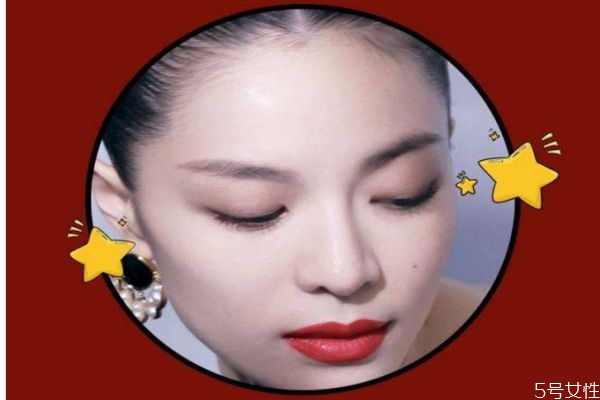 韓式水光妝的畫(huà)法 怎么化妝簡(jiǎn)單好看