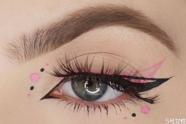 眼部妝容怎么化好看 眼影應(yīng)該怎么搭配顏色 眼部妝容怎么化好看 眼影應(yīng)該怎么搭配顏色