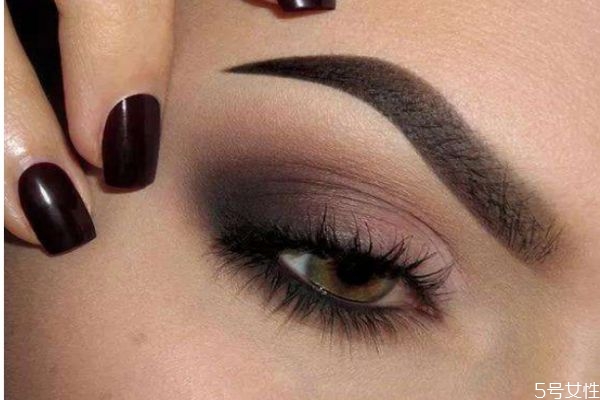 歐美眼妝怎么畫 畫歐美眼妝要注意什么 歐美眼妝怎么畫 畫歐美眼妝要注意什么