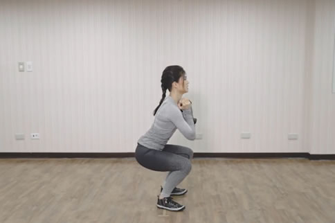 啞鈴深蹲可以練翹臀嗎 啞鈴如何能提臀呢 啞鈴深蹲可以練翹臀嗎 啞鈴如何能提臀呢