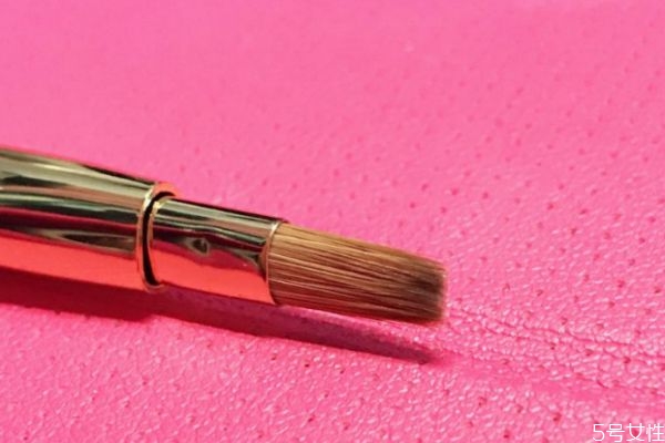 新唇刷應(yīng)該怎么使用 唇刷如何挑選 新唇刷應(yīng)該怎么使用 唇刷如何挑選