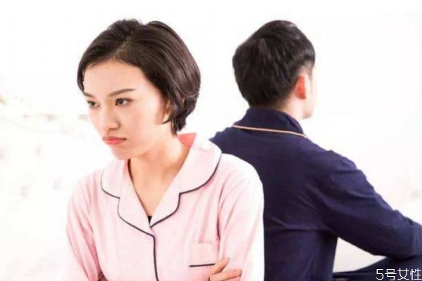 女友對你冷暴力的心理 面對女友的冷暴力該怎么辦 女友對你冷暴力的心理 面對女友的冷暴力該怎么辦