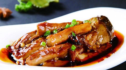 紅燒茄子要炸嗎 紅燒茄子要放那些調(diào)料呢 紅燒茄子要炸嗎 紅燒茄子要放那些調(diào)料呢