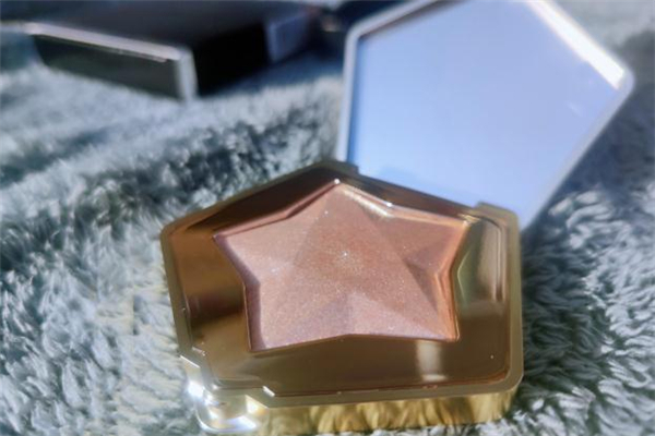 完美日記鉆石高光怎么樣 完美日記鉆石高光哪個色號好看 完美日記鉆石高光怎么樣 完美日記鉆石高光哪個色號好看