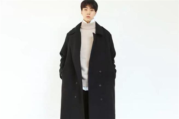 男生黑色大衣怎么搭配 男生黑色大衣內搭什么好看