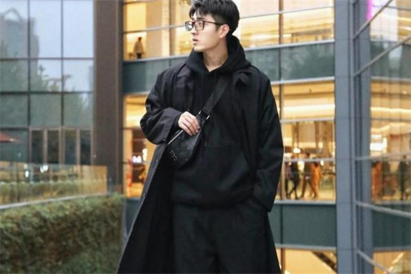 男生黑色大衣怎么搭配 男生黑色大衣內搭什么好看