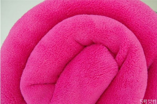 珊瑚絨面料是什么面料 珊瑚絨面料的優(yōu)缺點(diǎn) 珊瑚絨面料是什么面料 珊瑚絨面料的優(yōu)缺點(diǎn)