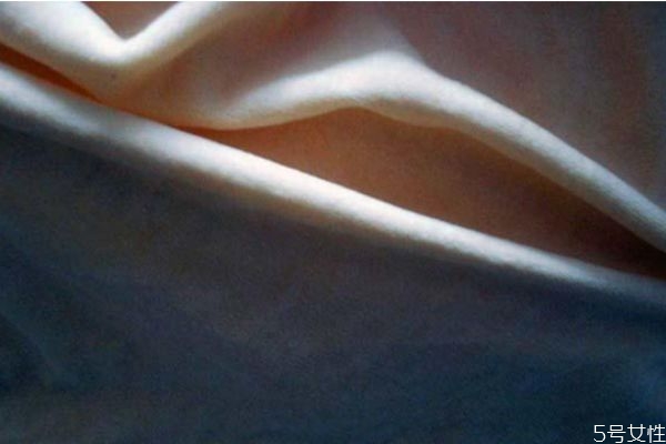 天鵝絨和珊瑚絨面料哪個(gè)好 天鵝絨和法蘭絨哪個(gè)好 天鵝絨和珊瑚絨面料哪個(gè)好 天鵝絨和法蘭絨哪個(gè)好