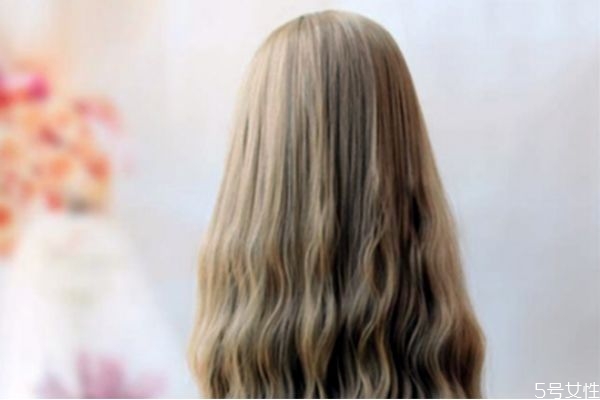 假發(fā)為什么容易毛躁 假發(fā)毛躁怎么辦 假發(fā)為什么容易毛躁 假發(fā)毛躁怎么辦