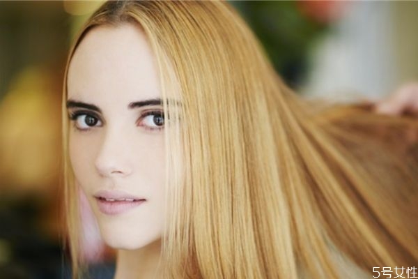 假發(fā)戴頭上會不會掉下來 假發(fā)容易掉怎么處理 假發(fā)戴頭上會不會掉下來 假發(fā)容易掉怎么處理