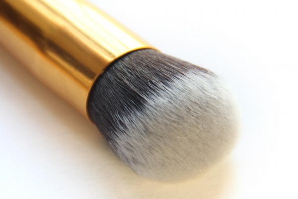 粉底液可以用散粉刷嗎 散粉刷與粉底刷有什么區(qū)別 粉底液可以用散粉刷嗎 散粉刷與粉底刷有什么區(qū)別
