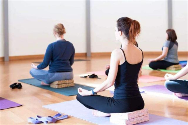 腹式呼吸適合哪些人 哪些人不能做腹式呼吸 腹式呼吸適合哪些人 哪些人不能做腹式呼吸