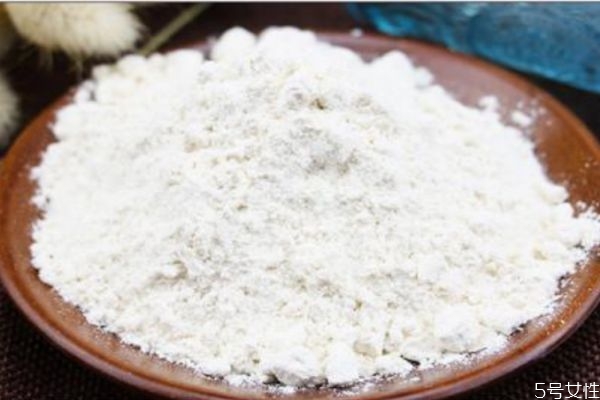 餃子皮發(fā)酵要多長時間 不用搟面杖快速搟出餃子皮 餃子皮發(fā)酵要多長時間 不用搟面杖快速搟出餃子皮