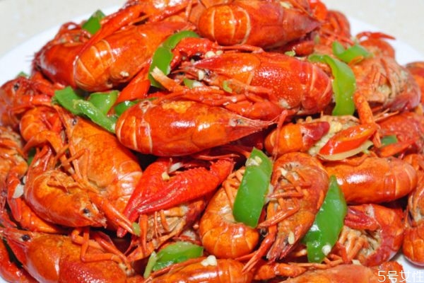 啤酒小龍蝦怎么做好吃 啤酒小龍蝦的簡(jiǎn)單做法 啤酒小龍蝦怎么做好吃 啤酒小龍蝦的簡(jiǎn)單做法