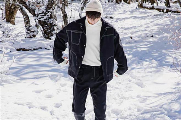 牛仔夾克配什么褲子 牛仔夾克怎么搭配褲子好看 牛仔夾克配什么褲子 牛仔夾克怎么搭配褲子好看