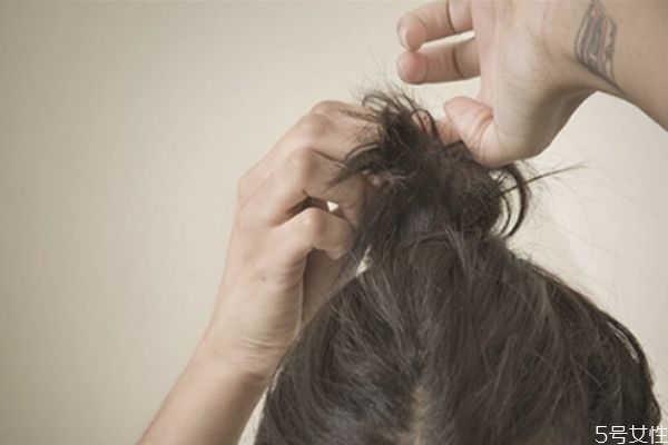 劉海假發(fā)片怎么選擇 空氣劉海假發(fā)片的缺點 劉海假發(fā)片怎么選擇 空氣劉海假發(fā)片的缺點