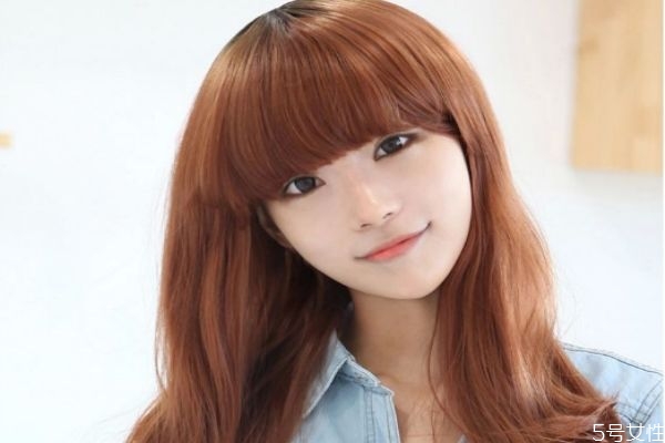 假發(fā)里面的扣子怎么扣 假發(fā)怎么戴才自然 假發(fā)里面的扣子怎么扣 假發(fā)怎么戴才自然