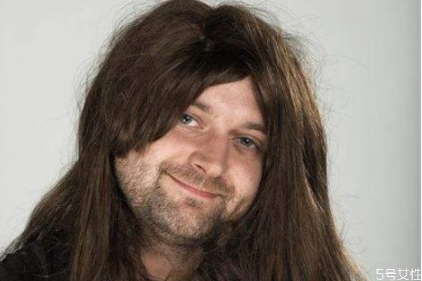 假發(fā)戴頭上會(huì)不會(huì)掉下來(lái) 假發(fā)容易掉怎么處理 假發(fā)戴頭上會(huì)不會(huì)掉下來(lái) 假發(fā)容易掉怎么處理