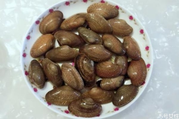 花甲怎么吐沙 花甲吐沙的方法有什么 花甲怎么吐沙 花甲吐沙的方法有什么