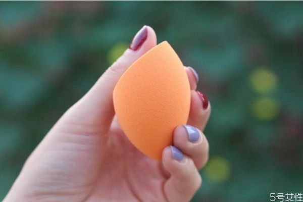 美妝蛋怎么才不會(huì)發(fā)霉 美妝蛋發(fā)霉了還能用嗎 美妝蛋怎么才不會(huì)發(fā)霉 美妝蛋發(fā)霉了還能用嗎