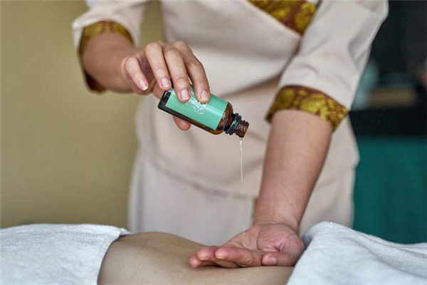 精油按摩減肥靠譜嗎 精油按摩減肥對(duì)身體有傷害嗎