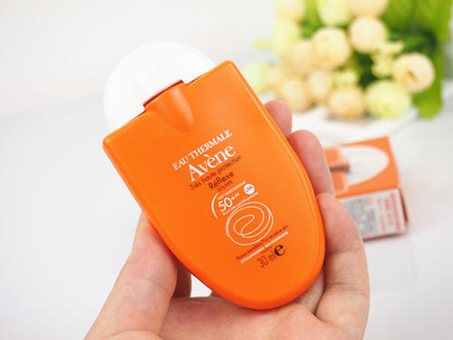 雅漾小金剛防曬霜敏感肌能用嗎 雅漾小金剛防曬霜含酒精嗎 雅漾小金剛防曬霜敏感肌能用嗎 雅漾小金剛防曬霜含酒精嗎