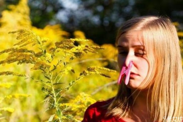 鼻炎可以戴口罩嗎 鼻炎應(yīng)該怎么治療 鼻炎可以戴口罩嗎 鼻炎應(yīng)該怎么治療