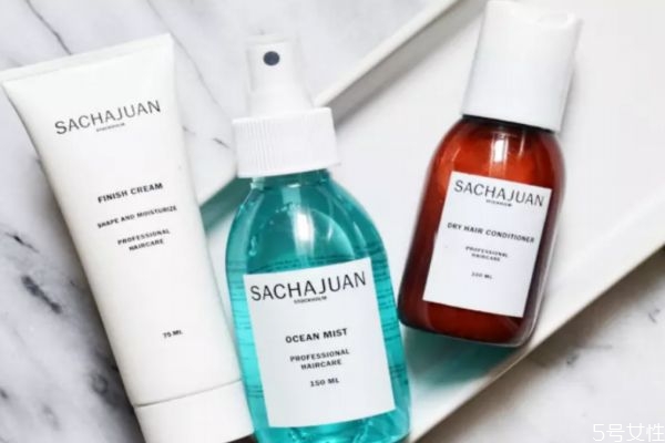 什么是蓬蓬水 蓬蓬水和蓬蓬粉哪個好 什么是蓬蓬水 蓬蓬水和蓬蓬粉哪個好