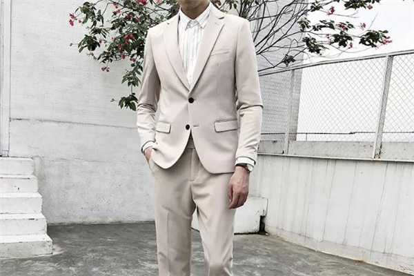休閑西裝什么顏色好看 男士休閑西裝什么顏色比較好 休閑西裝什么顏色好看 男士休閑西裝什么顏色比較好