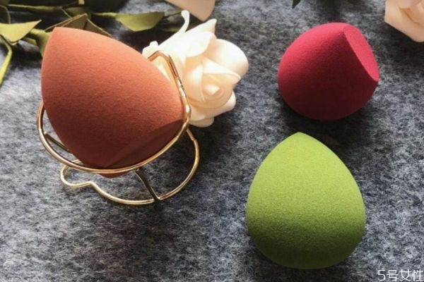 美妝蛋怎么才不會(huì)發(fā)霉 美妝蛋發(fā)霉了還能用嗎 美妝蛋怎么才不會(huì)發(fā)霉 美妝蛋發(fā)霉了還能用嗎