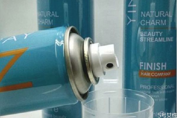 定型噴霧的味道怎么去除 啫喱膏和定型噴霧的區(qū)別 定型噴霧的味道怎么去除 啫喱膏和定型噴霧的區(qū)別