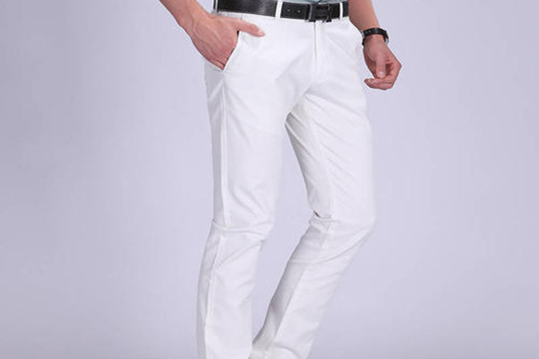男生白色褲子配什么上衣 男生白色褲子搭配什么鞋子 男生白色褲子配什么上衣 男生白色褲子搭配什么鞋子