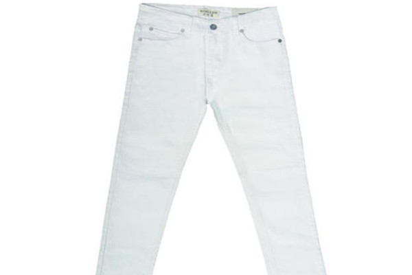 男生白色褲子配什么上衣 男生白色褲子搭配什么鞋子 男生白色褲子配什么上衣 男生白色褲子搭配什么鞋子