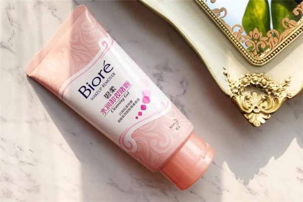 卸妝啫喱和卸妝水哪個好 卸妝啫喱和卸妝水的區(qū)別 卸妝啫喱和卸妝水哪個好 卸妝啫喱和卸妝水的區(qū)別