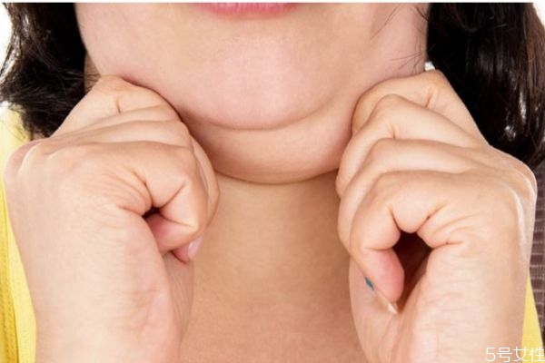 為什么會有雙下巴 造成雙下巴的原因有什么 為什么會有雙下巴 造成雙下巴的原因有什么