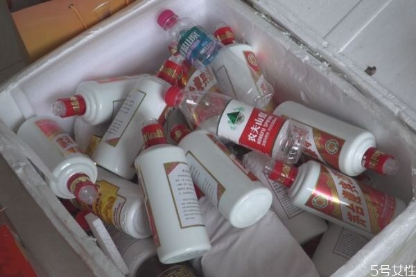 喝到假酒會(huì)怎么樣 喝假酒的危害 喝到假酒會(huì)怎么樣 喝假酒的危害