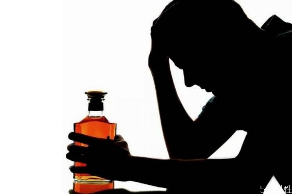 喝到假酒會(huì)怎么樣 喝假酒的危害 喝到假酒會(huì)怎么樣 喝假酒的危害