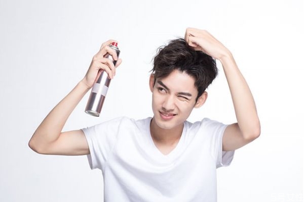 啫喱膏每天使用需要洗頭嗎 啫喱膏對頭發(fā)有傷害嗎 啫喱膏每天使用需要洗頭嗎 啫喱膏對頭發(fā)有傷害嗎