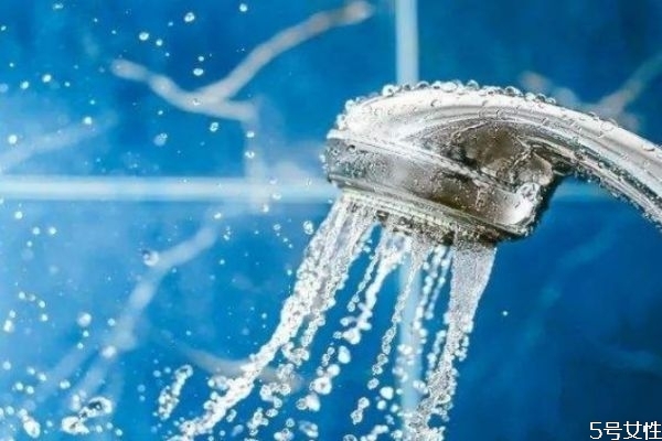 洗冷水澡可以減肥嗎 洗冷水澡的好處 洗冷水澡可以減肥嗎 洗冷水澡的好處