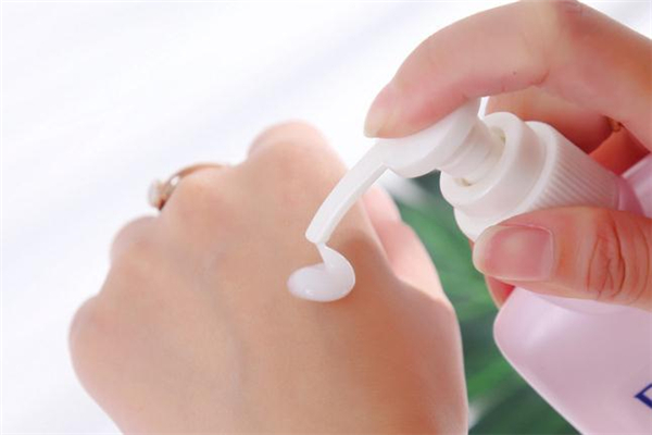 卸妝乳可以清潔毛孔嗎 卸妝乳可以去黑頭嗎 卸妝乳可以清潔毛孔嗎 卸妝乳可以去黑頭嗎