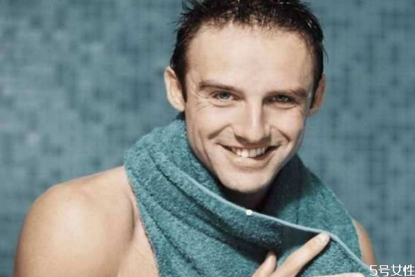 洗冷水澡可以減肥嗎 洗冷水澡的好處 洗冷水澡可以減肥嗎 洗冷水澡的好處