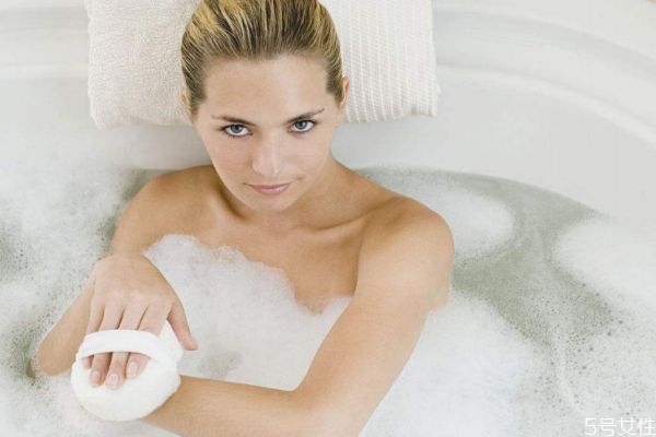 冷水洗澡會發(fā)燒嗎 冷水洗澡的禁忌 冷水洗澡會發(fā)燒嗎 冷水洗澡的禁忌