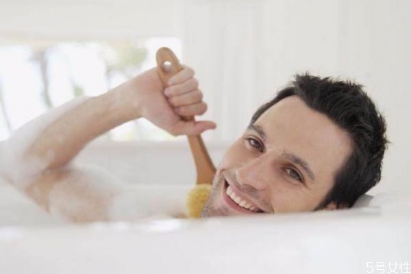 冷水洗澡會發(fā)燒嗎 冷水洗澡的禁忌 冷水洗澡會發(fā)燒嗎 冷水洗澡的禁忌