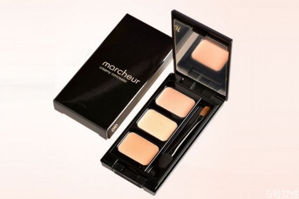 遮瑕膏怎么涂不卡粉 涂遮瑕膏不卡粉的方法 遮瑕膏怎么涂不卡粉 涂遮瑕膏不卡粉的方法