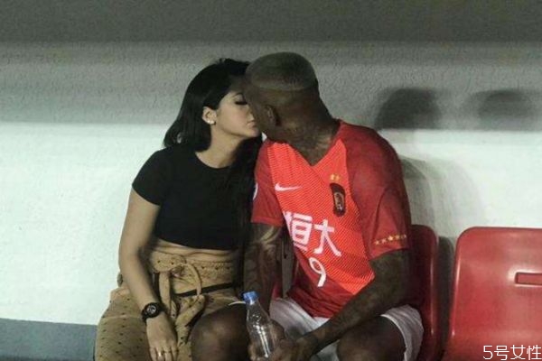 女生拒絕你的親熱是為什么 女生拒絕你親熱的原因 女生拒絕你的親熱是為什么 女生拒絕你親熱的原因