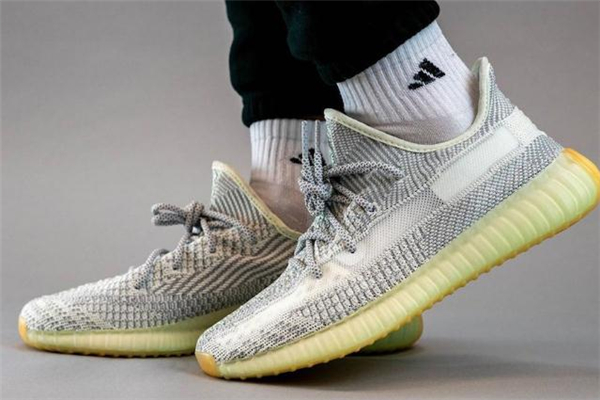 yeezy350灰天使真假對比 椰子350灰天使真假鑒定 yeezy350灰天使真假對比 椰子350灰天使真假鑒定