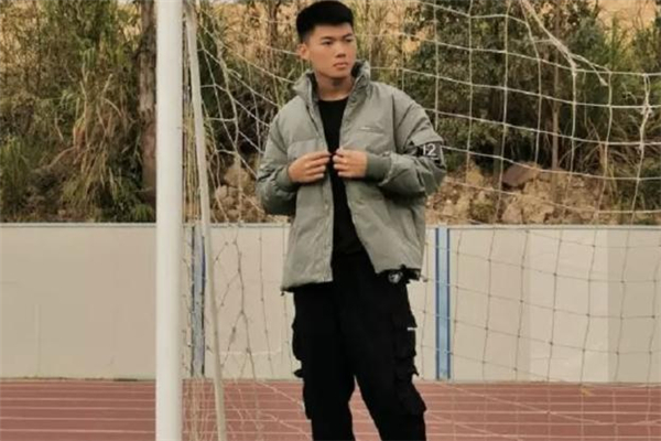 豆綠色羽絨服怎么搭配 豆綠色羽絨服里面穿什么好看 豆綠色羽絨服怎么搭配 豆綠色羽絨服里面穿什么好看