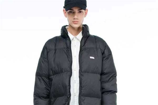 黑色棉服怎么搭配好看 黑色棉服配什么內(nèi)搭 黑色棉服怎么搭配好看 黑色棉服配什么內(nèi)搭