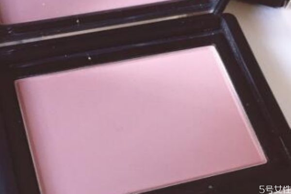 冬天適合什么顏色腮紅 冬季腮紅選這些 冬天適合什么顏色腮紅 冬季腮紅選這些