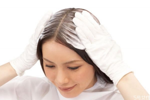 泡泡染發(fā)劑對人體有害嗎 泡泡染發(fā)劑有副作用嗎 泡泡染發(fā)劑對人體有害嗎 泡泡染發(fā)劑有副作用嗎